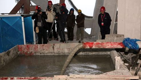 上海環(huán)球金融中心施工過程中巨型斜撐安裝是如何做的