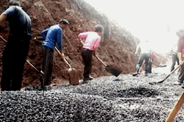 二級(jí)建造師考試市政實(shí)務(wù)知識(shí)點(diǎn)：混凝土面板模板、鋼筋安裝、攤鋪與振動(dòng)