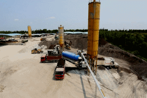 二級建造師考試知識點：無機結(jié)合穩(wěn)定料的拌合(廠拌)與運輸